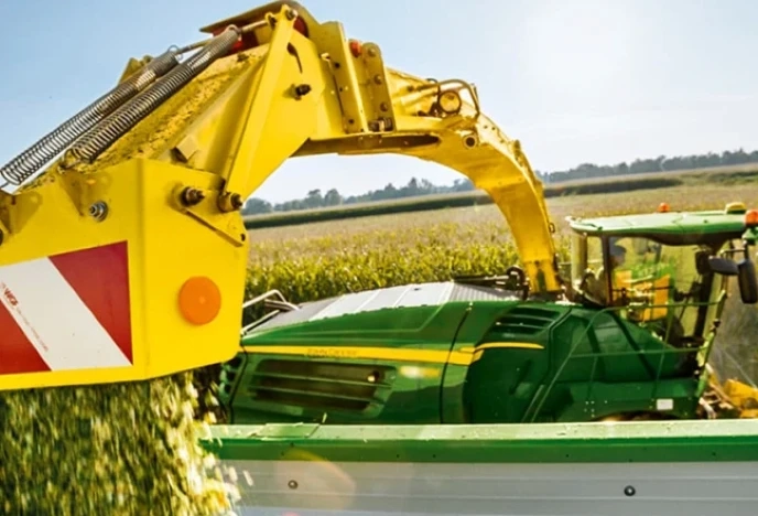 Forrageira 8100